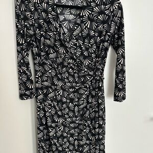 Anne Klein Black and White Geometric Long Sleeve Dress